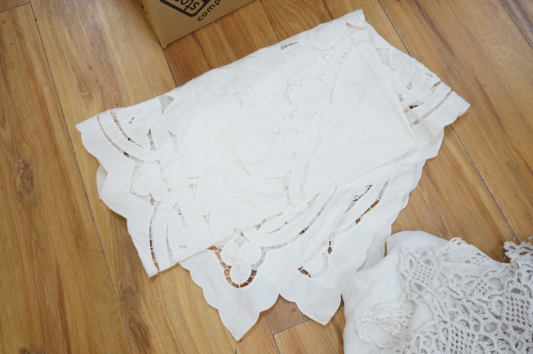 A collection of mixed table linen, including tea and dinner cloths, damask napkins etc. condition - fair